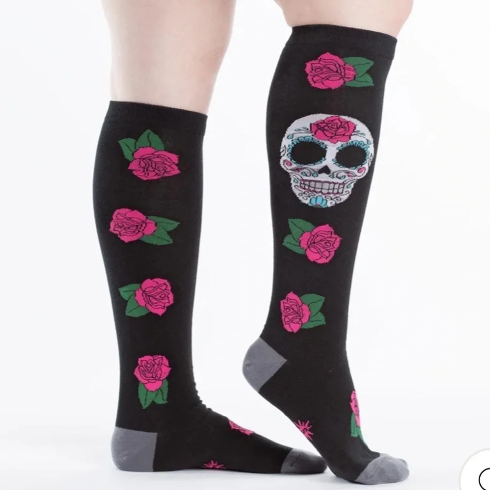 NWT Sugar Skull Knee High Socks - Black with Pink Roses